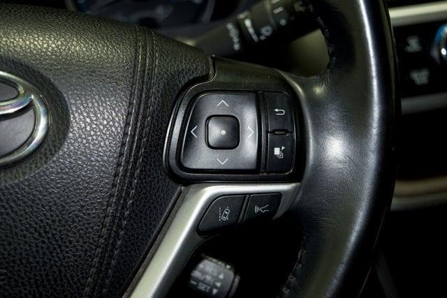 used 2019 Toyota Highlander car, priced at $23,317