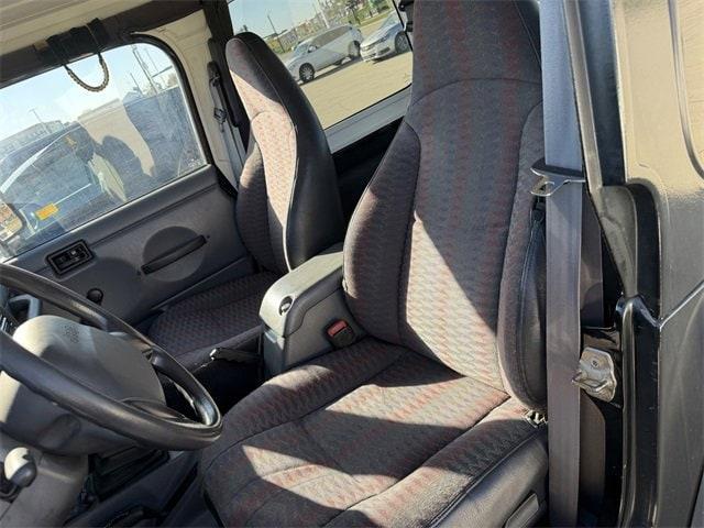 used 2000 Jeep Wrangler car, priced at $7,162
