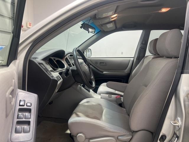 used 2006 Toyota Highlander car, priced at $5,232