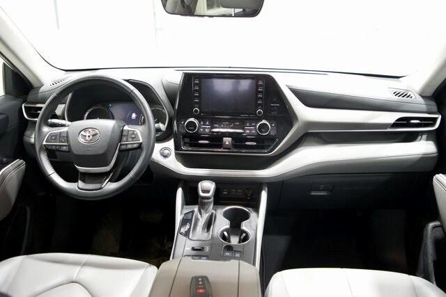 used 2022 Toyota Highlander car, priced at $30,312