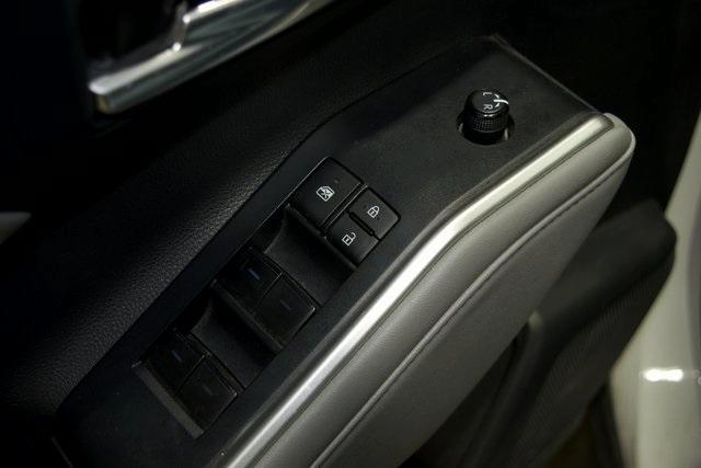 used 2022 Toyota Highlander car, priced at $30,312