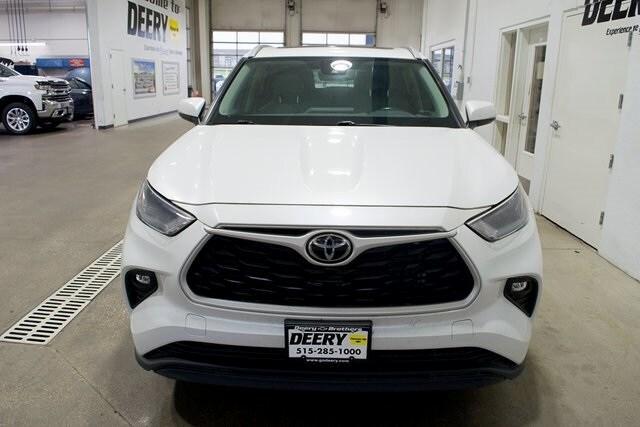 used 2022 Toyota Highlander car, priced at $30,312
