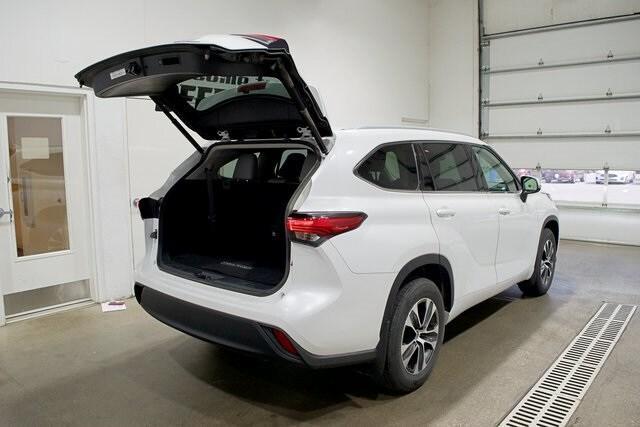 used 2022 Toyota Highlander car, priced at $30,312