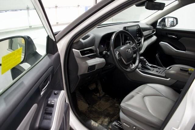 used 2022 Toyota Highlander car, priced at $30,312