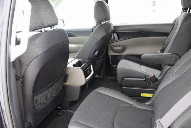 used 2025 Kia Carnival car, priced at $37,268
