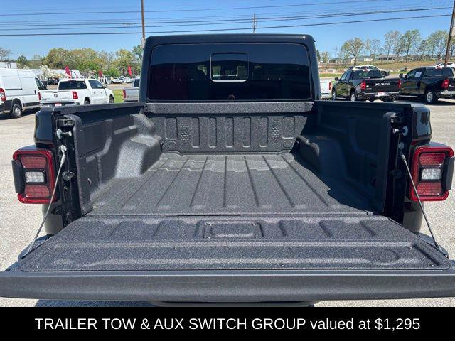 new 2025 Jeep Gladiator car, priced at $48,125