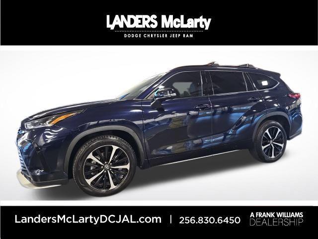 used 2022 Toyota Highlander car, priced at $36,497
