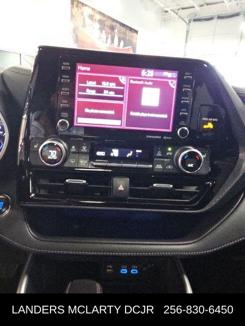 used 2022 Toyota Highlander car, priced at $36,497