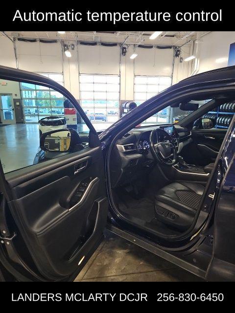 used 2022 Toyota Highlander car, priced at $36,497