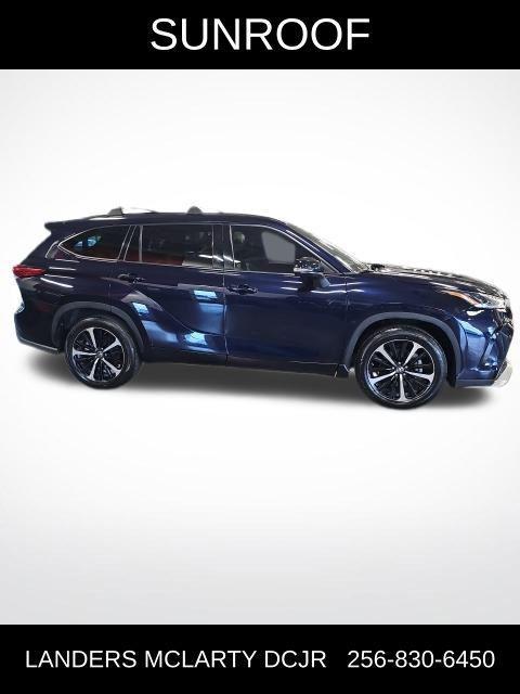 used 2022 Toyota Highlander car, priced at $36,497