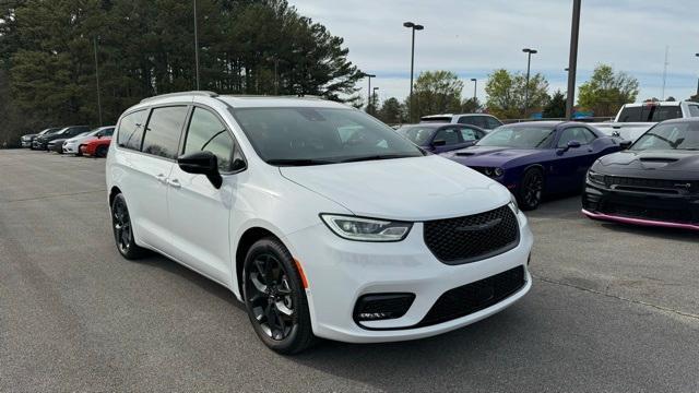 new 2024 Chrysler Pacifica car, priced at $43,135