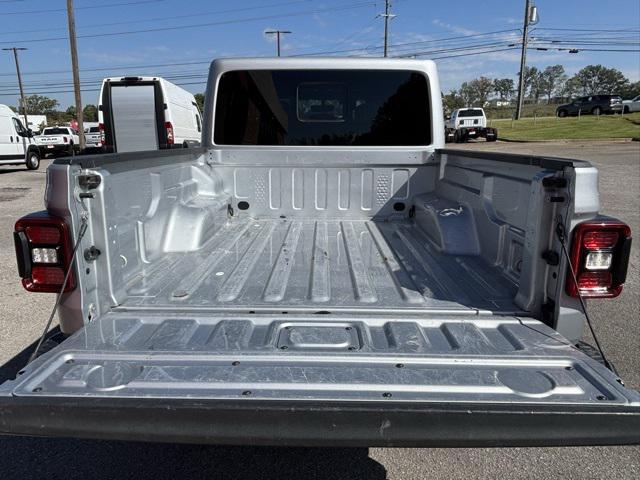used 2022 Jeep Gladiator car, priced at $38,997