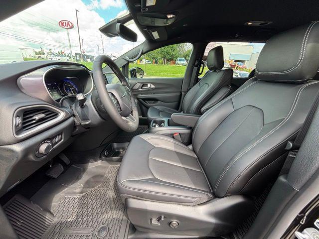 new 2025 Chrysler Voyager car, priced at $33,584