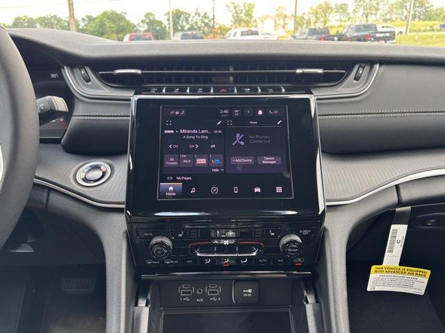new 2025 Jeep Grand Cherokee car, priced at $35,990
