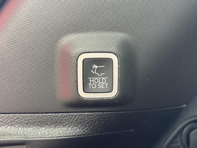 new 2025 Jeep Grand Cherokee car, priced at $35,990