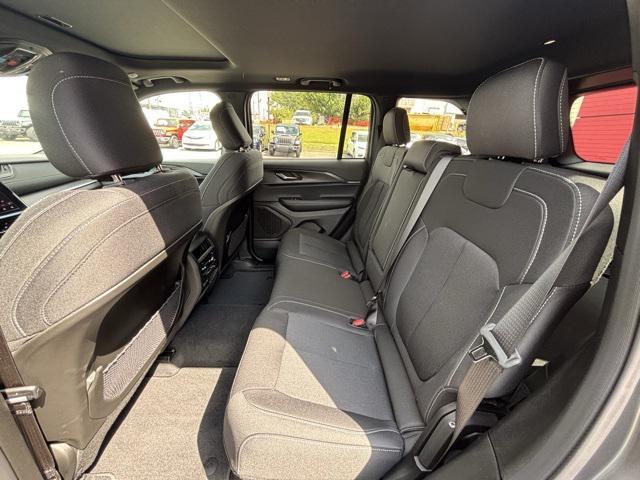 new 2025 Jeep Grand Cherokee car, priced at $35,990