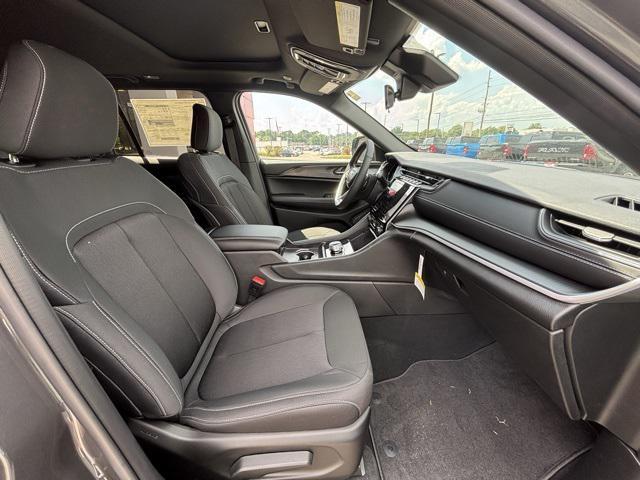 new 2025 Jeep Grand Cherokee car, priced at $35,990