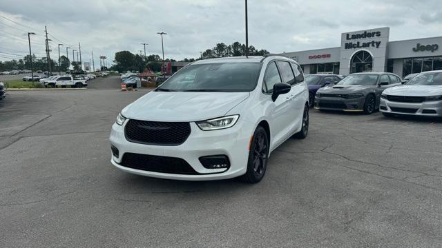 new 2024 Chrysler Pacifica car, priced at $43,135