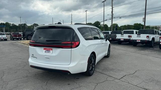 new 2024 Chrysler Pacifica car, priced at $43,135