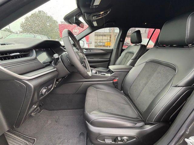 new 2025 Jeep Grand Cherokee car, priced at $37,230