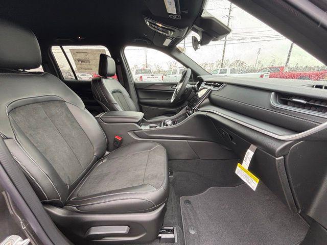 new 2025 Jeep Grand Cherokee car, priced at $37,230