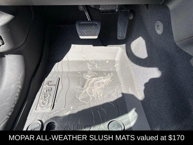 new 2025 Jeep Gladiator car, priced at $43,030