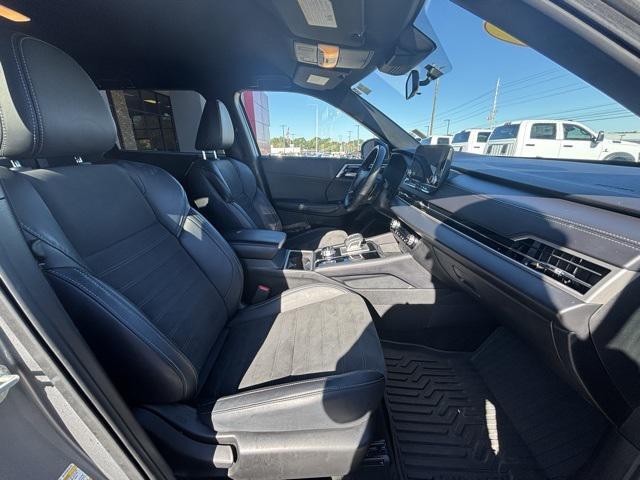 used 2024 Mitsubishi Outlander car, priced at $24,497