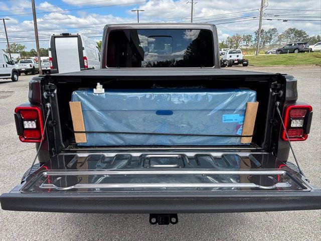 new 2025 Jeep Gladiator car, priced at $58,474