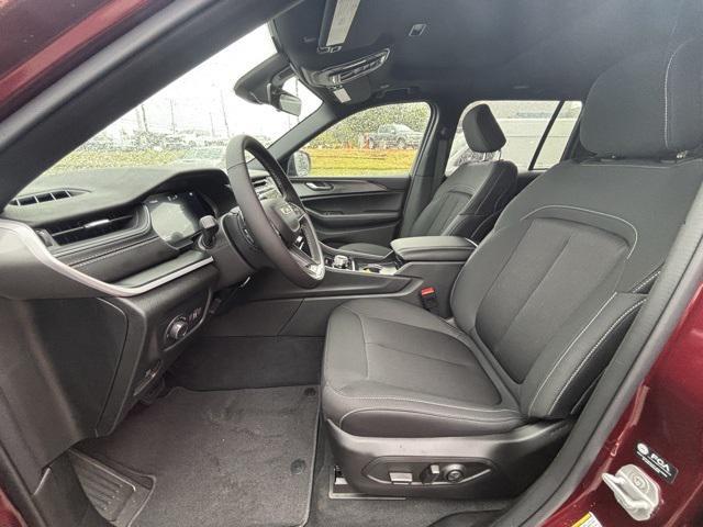 new 2025 Jeep Grand Cherokee car, priced at $31,614
