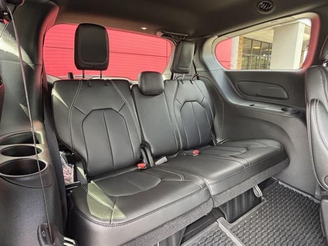 new 2025 Chrysler Pacifica car, priced at $43,022
