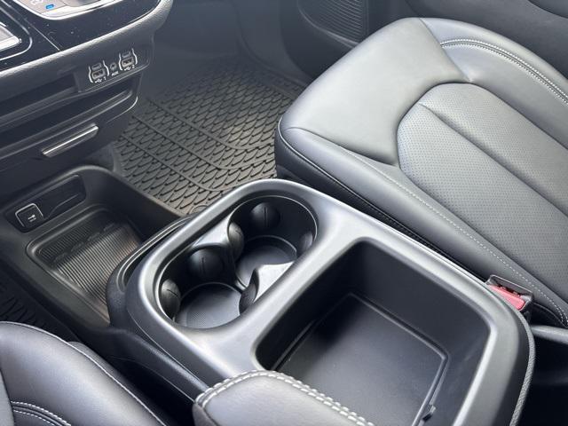 new 2025 Chrysler Pacifica car, priced at $43,022
