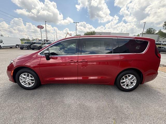 new 2025 Chrysler Pacifica car, priced at $43,022