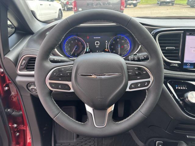 new 2025 Chrysler Pacifica car, priced at $43,022