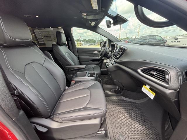 new 2025 Chrysler Pacifica car, priced at $43,022