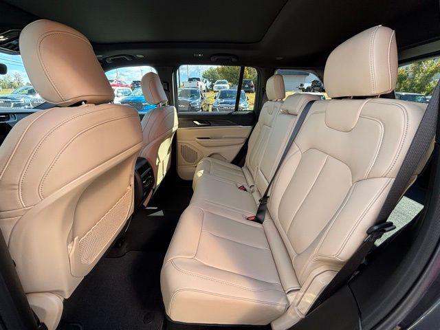 new 2025 Jeep Grand Cherokee car, priced at $36,755