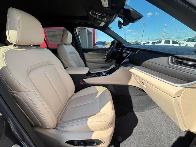 new 2025 Jeep Grand Cherokee car, priced at $36,755