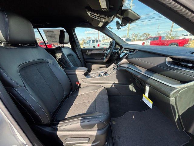 new 2025 Jeep Grand Cherokee car, priced at $38,875