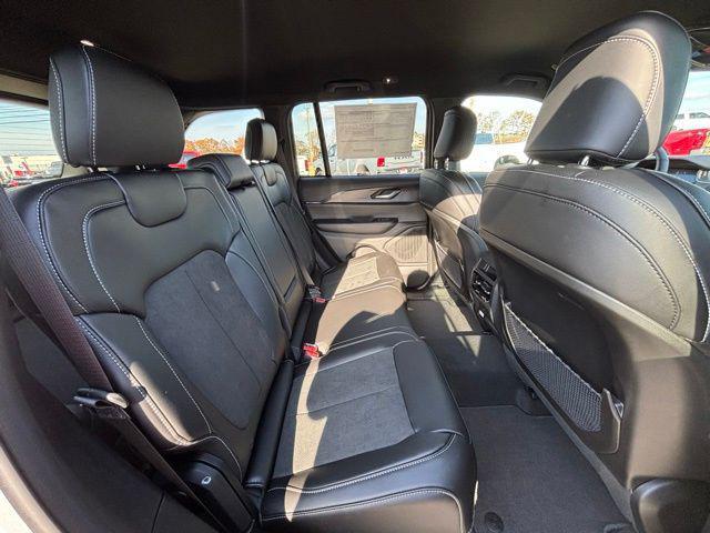 new 2025 Jeep Grand Cherokee car, priced at $38,875