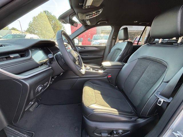 new 2025 Jeep Grand Cherokee car, priced at $38,875