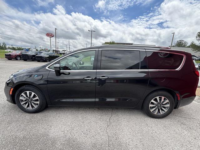 used 2021 Chrysler Pacifica Hybrid car, priced at $23,267
