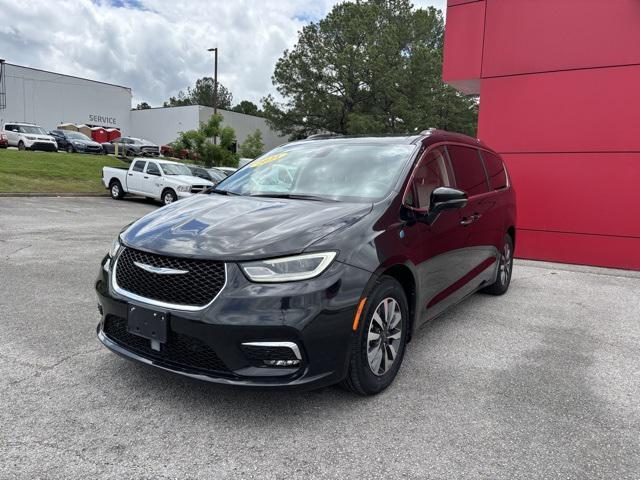 used 2021 Chrysler Pacifica Hybrid car, priced at $23,267
