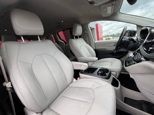 used 2021 Chrysler Pacifica Hybrid car, priced at $23,267