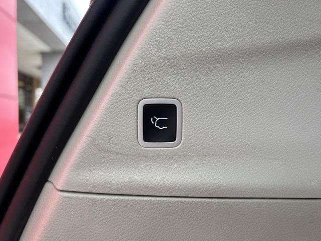 used 2021 Chrysler Pacifica Hybrid car, priced at $23,267