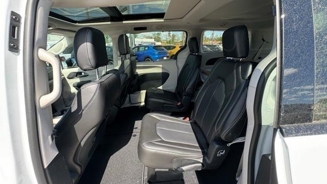 new 2024 Chrysler Pacifica car, priced at $41,640