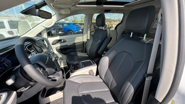 new 2024 Chrysler Pacifica car, priced at $41,640