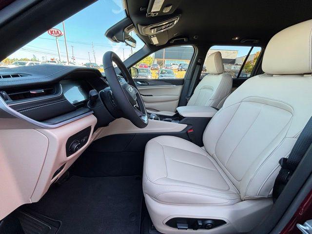 new 2025 Jeep Grand Cherokee car, priced at $36,240