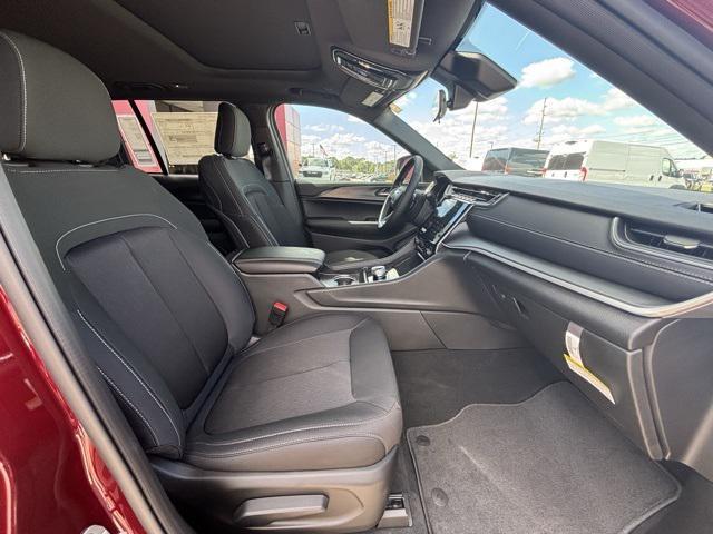 new 2025 Jeep Grand Cherokee car, priced at $34,114
