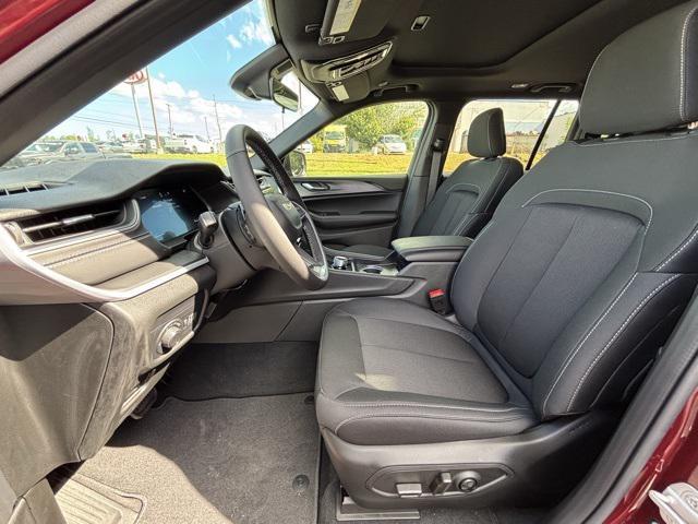 new 2025 Jeep Grand Cherokee car, priced at $34,114