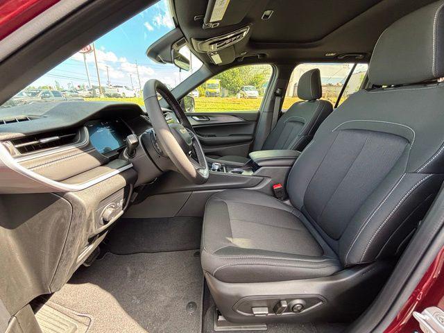 new 2025 Jeep Grand Cherokee car, priced at $35,114