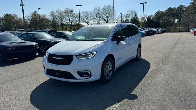 new 2024 Chrysler Pacifica car, priced at $45,860